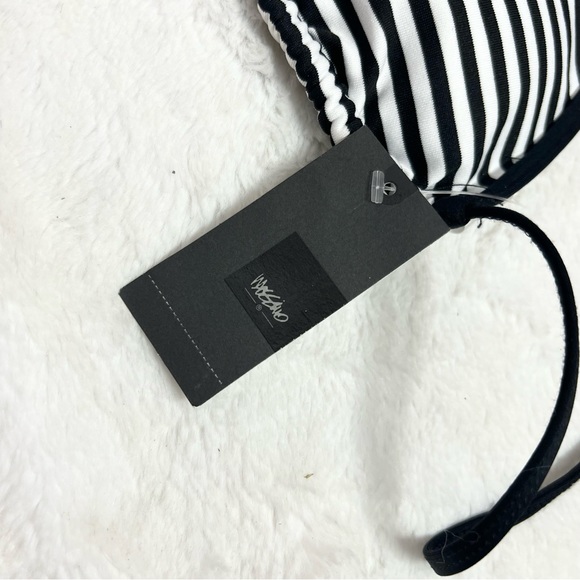 NWT Mossimo Black & White Striped Triangle String Bikini Swim top Size Medium - Picture 4 of 9